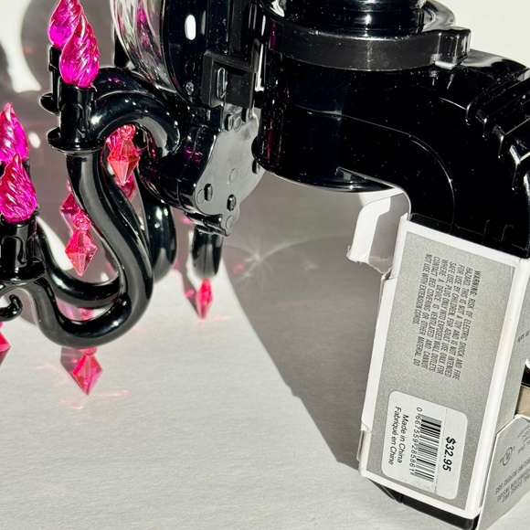 EYEBALL Chandelier Wallflowers Nightlight Plug - Picture 5 of 8